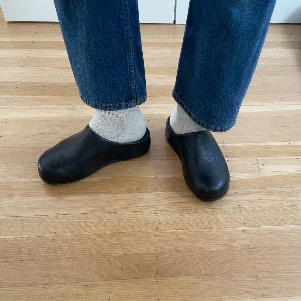 FitFlop Shuv Tumbled Leather Clogs Size 9